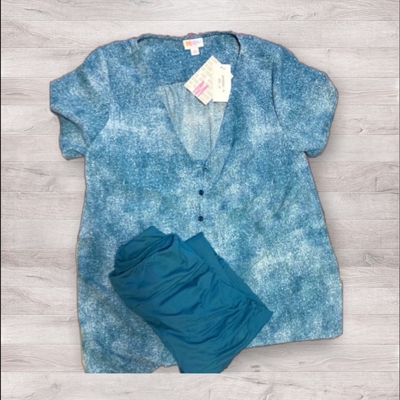 Lularoe outfit - Shannah vneck button down shirt and leggings